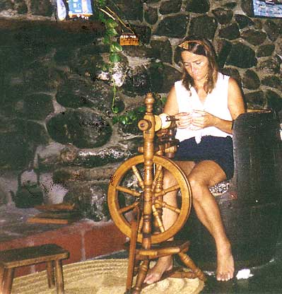 Sue spinning cotton